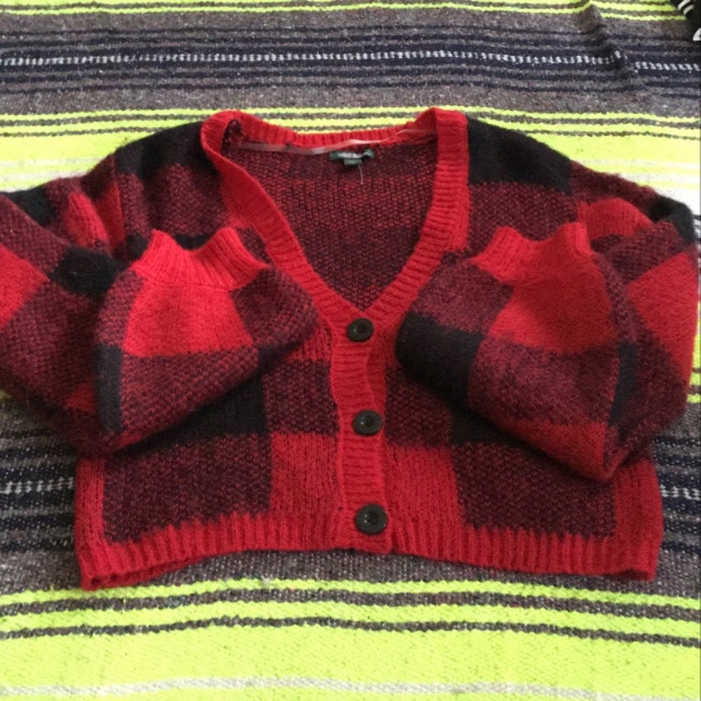 Cropped Plaid Sweater with Buttons Size Medium